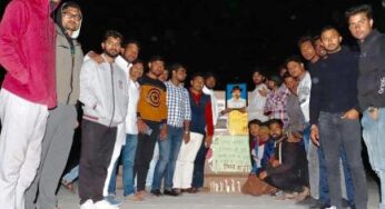 पुलवामा के शहीदों की याद में जीबीयू के छात्रों ने निकाला कैंडल मार्च