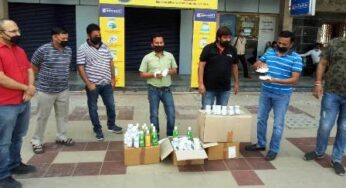 रोटरी क्लब ग्रीन ग्रेनो ने पत्रकार को कोरोना से बचने के लिए दिए सेनेटाइजर व मास्क
