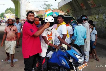 हेलमेट मैन राघवेन्द्र ने स्वतंत्रता दिवस के शुभ अवसर पर भारत सड़क दुर्घटना मुक्त संकल्प का किया शुभारंभ