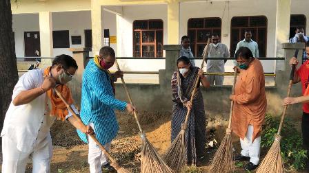 प्रधानमंत्री के 70वें जन्मदिन सेवा सप्ताह में दादरी विधायक, नगरपालिका चेयरमैन के साथ पदाधिकारी हुए शामिल