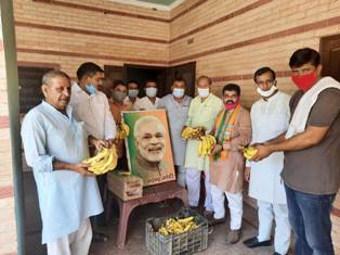 भाजपा ने मोदी का 70 वें जन्मदिन मायावती के पैतृक गांव के बरात घर में मनाया