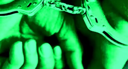 अवैध हथियार के साथ एक युवक गिरफ्तार, पुलिस को देख झाड़ियों में छुपने की कोशिश