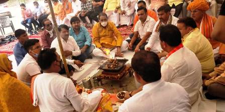 श्रीरामलीला कमेटी ने मोक्षधाम में भगवान शंकर की प्रतिमा स्थापना के लिए किया भूमि पूजन