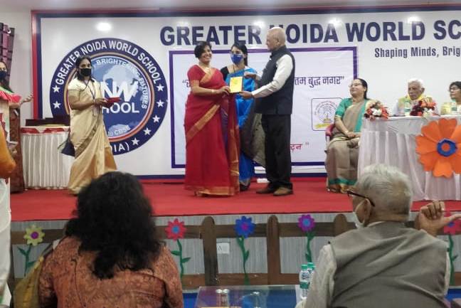 शिक्षा के क्षेत्र में योगदान के लिए राष्ट्रीय शिक्षक संघ ने शिक्षकों को किया गया सम्मानित