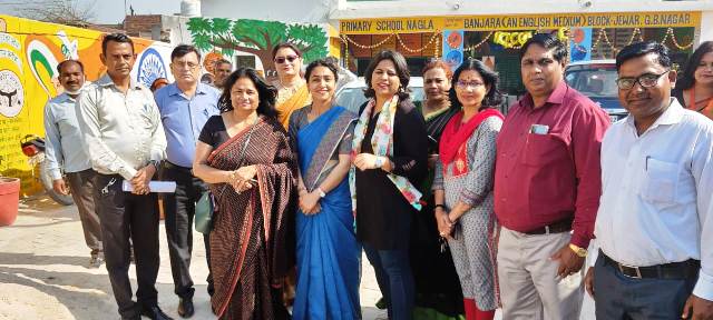 प्राथमिक विद्यालयों का शिक्षा निदेशक ने किया निरीक्षण