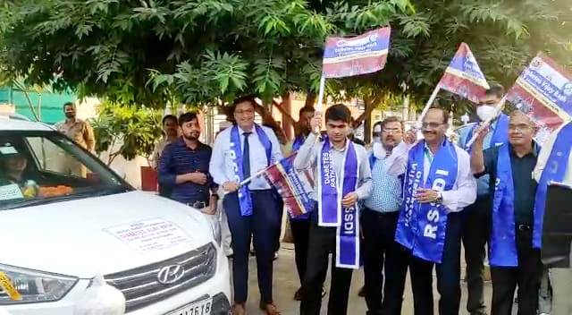 District Magistrate Suhas LY flagged off the diabetic Vijay Rath from Ahmedabad and left for Rajghat.