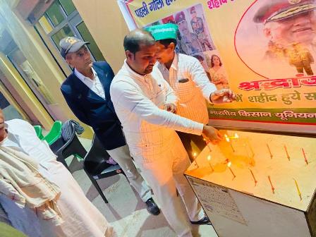 हेलीकाप्टर दुर्घटना में सीडीएस जर्नल बिपिन रावत को दी श्रद्धांजलि