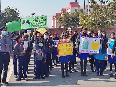 KV CISF children took out a rally and made them aware about the ill-effects of plastic and polythene