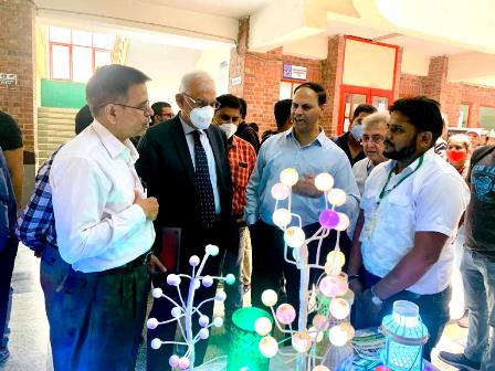 Students of Bhabha Incubation located in Accurate Polytechnic won the first prize