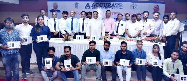MP distributed tablets to students for technical proficiency in Accurate Engineering College