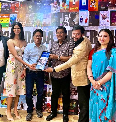Farhan Akhtar received the 12th Dadasaheb Phalke Film Festival 2022 award, Rajesh Kumar Jain gave the award