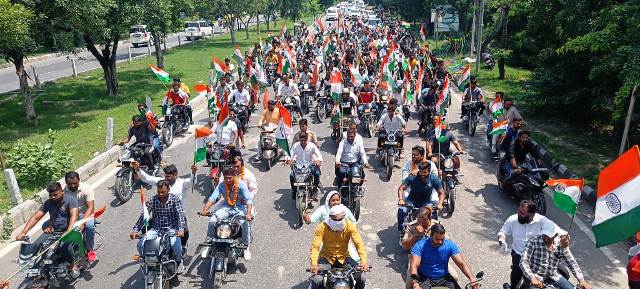 BJP Yuva Morcha took out huge tricolor bike yatra, Minister of State Narendra Kashyap inaugurated