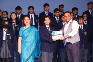 Meritorious students of ninth and eleventh were honored in the Scholar's Day organized in DPS