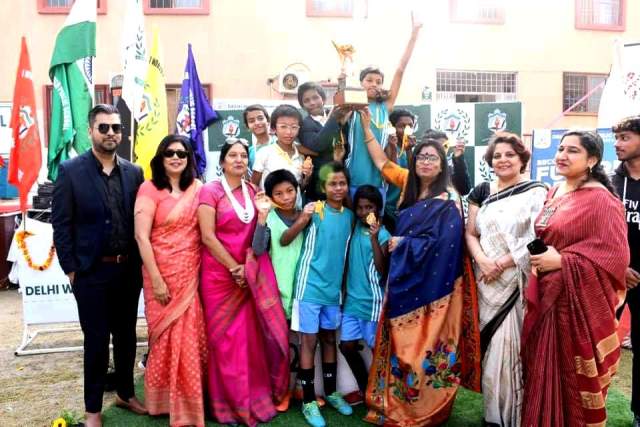 Rolling Trophy Delhi World Public School won its name, three day sports competition concluded
