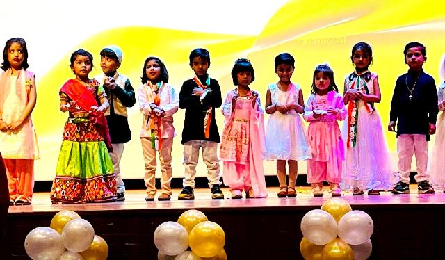 Children of Little Engine Pre School and Day Care presented on the theme of “Golden India” at the annual function.