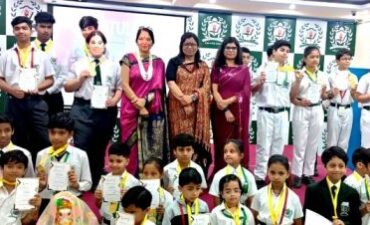 Children who won gold medals in Orientation and Olympiad were honored at Delhi Word Public School Knowledge Park-3.