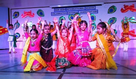 Janmashtami festival celebrated in Ram-ish International School, children gave a captivating presentation