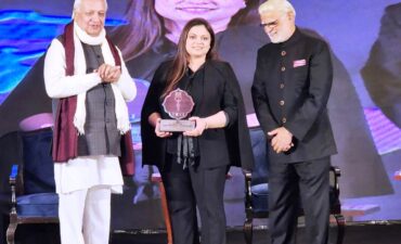 Poonam Sharma of Accurate Group honored with Devi Award for excellence in the field of education