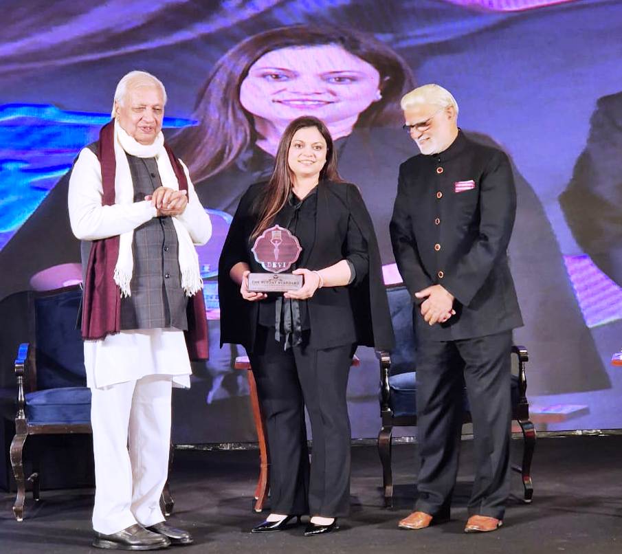 Poonam Sharma of Accurate Group honored with Devi Award for excellence in the field of education