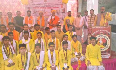 On the occasion of Vasant Panchami, the annual festival was celebrated in the Gurukul. Batuks took the blessings of Vagdevi.