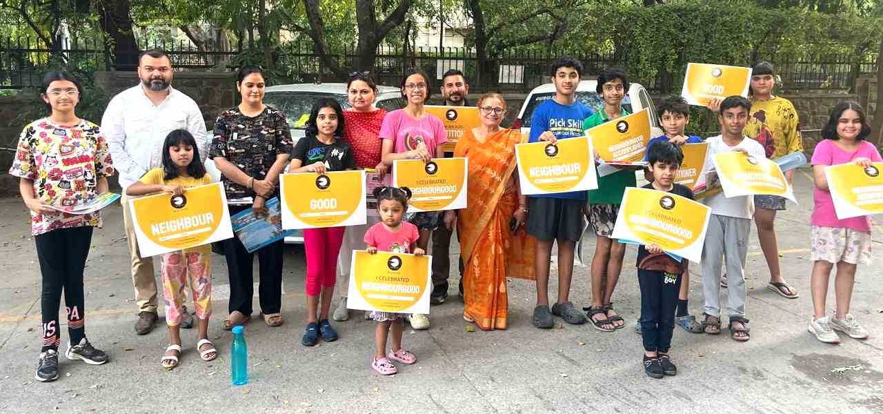 The grand event of Art of Giving was celebrated on the theme of 'Neighborhood' at more than 100 places in Delhi-NCR