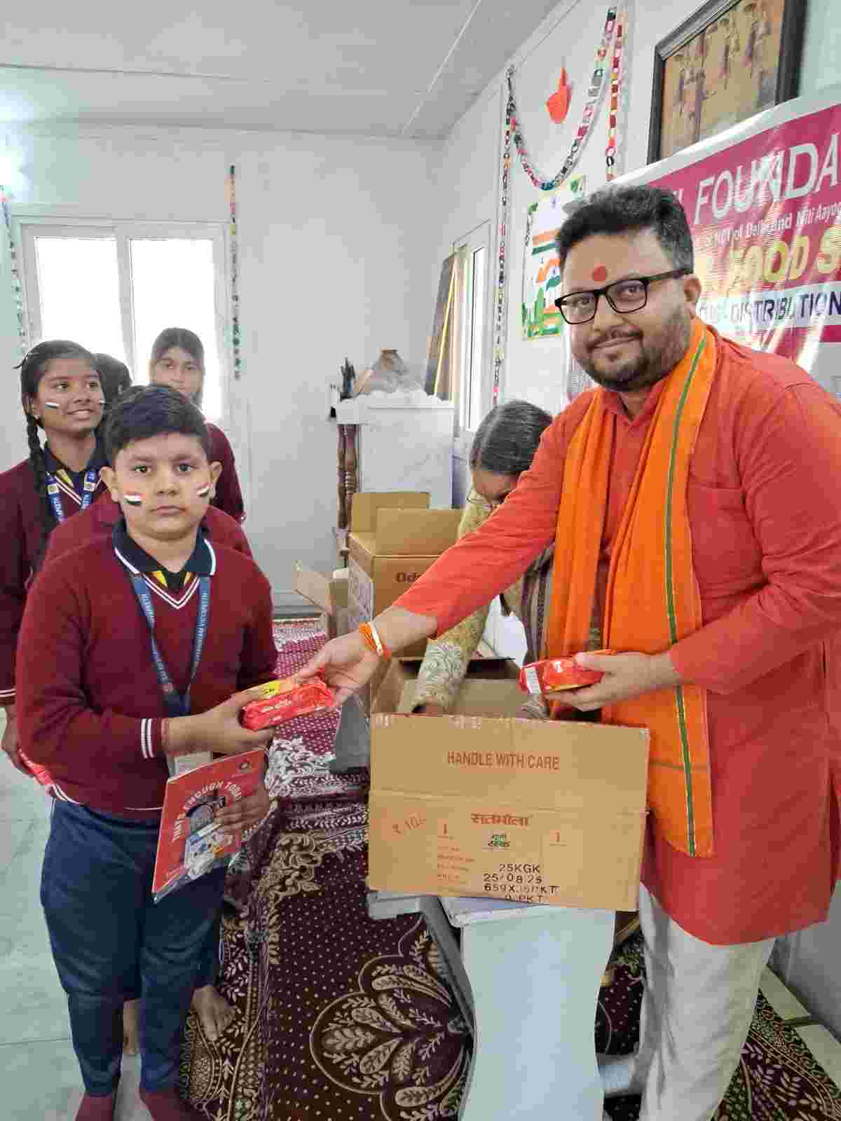 Gurukul Foundation organized education and food donation service program, benefiting more than 150 needy students