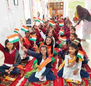 Gurukul Foundation organized education and food donation service program, benefiting more than 150 needy students