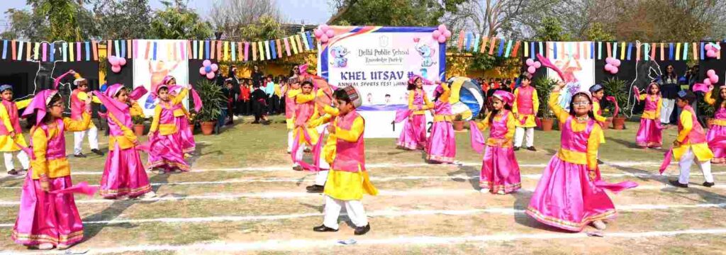 Nursery and Class 1 students organised a sports festival at DPS Knowledge Park-5.