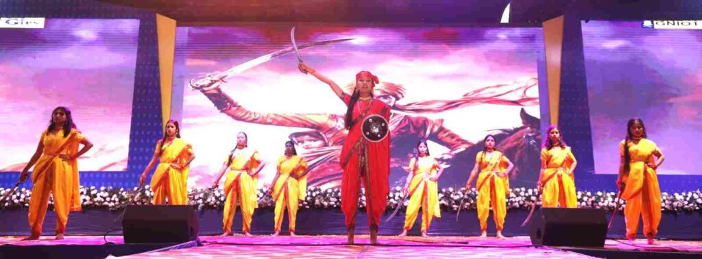 The GNIOT Group's Foundation and Silver Jubilee Celebration was successfully held with grandeur, with leaders from various fields delivering speeches.