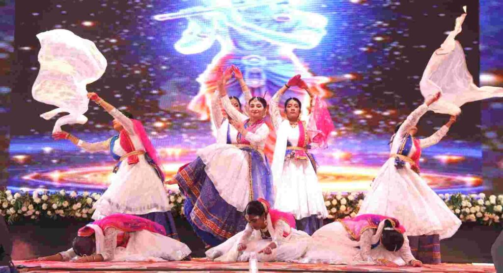 The GNIOT Group's Foundation and Silver Jubilee Celebration was successfully held with grandeur, with leaders from various fields delivering speeches.