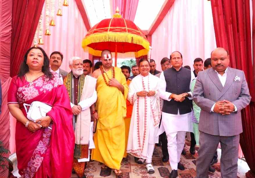 The GNIOT Group's Foundation and Silver Jubilee Celebration was successfully held with grandeur, with leaders from various fields delivering speeches.