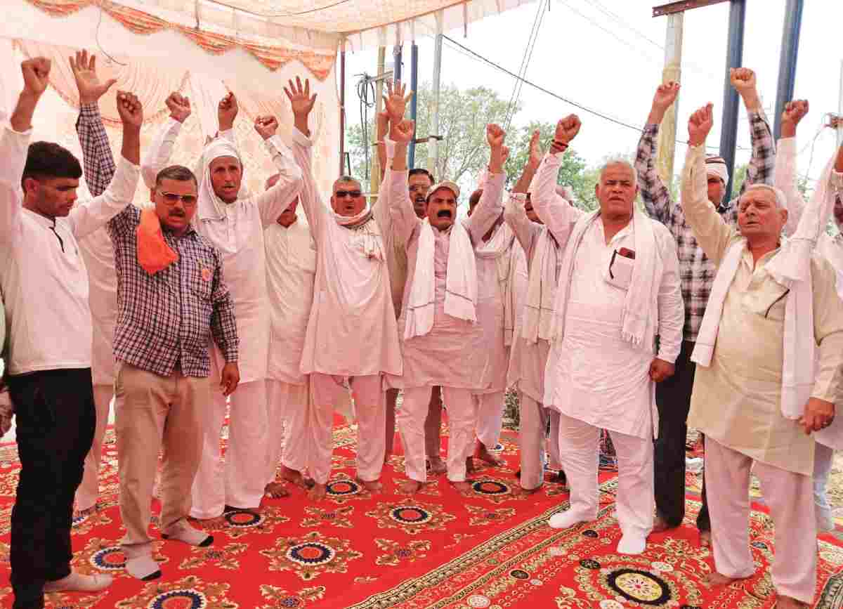 Farmers expressed their anger over the authority's breach of promise.