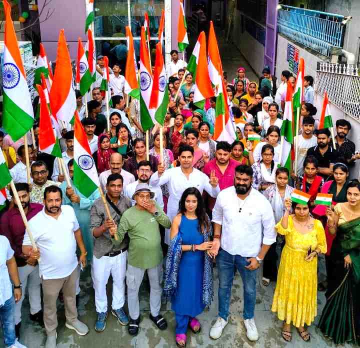 Arya Fashions organised a grand rally under the 'Har Ghar Tiranga' campaign, with over 200 employees participating.