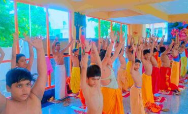 In Maharishi Panini Veda Vedangpeeth Vidya Gurukul, the great festival of 'Shravani Upakarma' and 'Rishi Pujan' was celebrated with Vedic rituals.