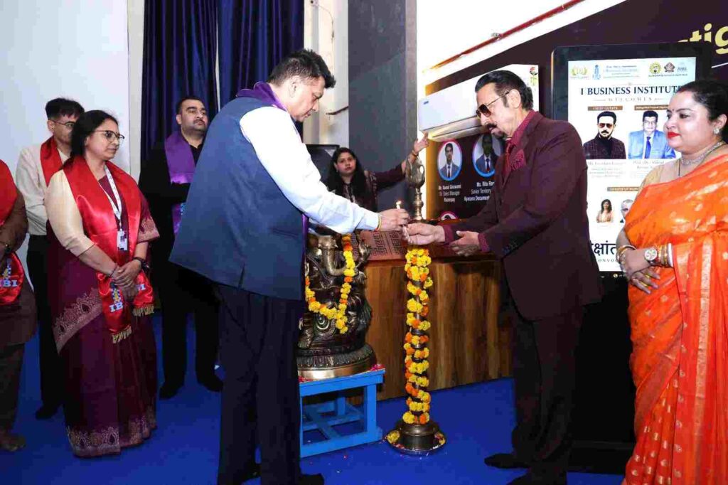 Film actor Gulshan Grover encouraged the students at the convocation ceremony of I Business Institute.