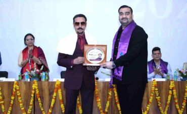 Film actor Gulshan Grover encouraged the students at the convocation ceremony of I Business Institute.