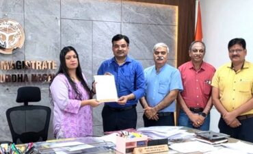 The IEA delegation met the District Magistrate and demanded a solution to the problems of the industrial sector.