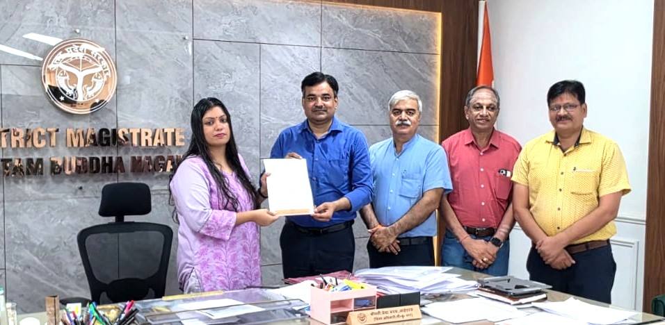 The IEA delegation met the District Magistrate and demanded a solution to the problems of the industrial sector.