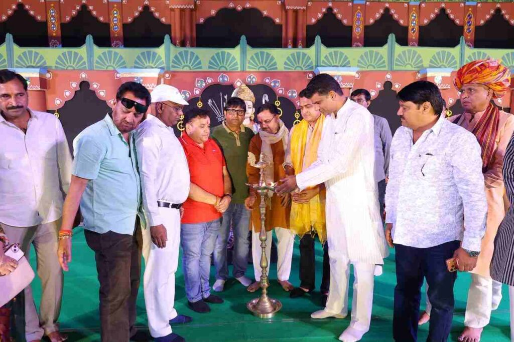 Vijay Mahotsav 2026 got off to a grand start with a devotional and patriotic music dance competition at Greater Noida Site 4.