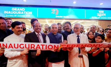 Lulu inaugurated hypermarket in Greater Noida, Cabinet Minister Rakesh Sachan and Lulu Chairman attended.